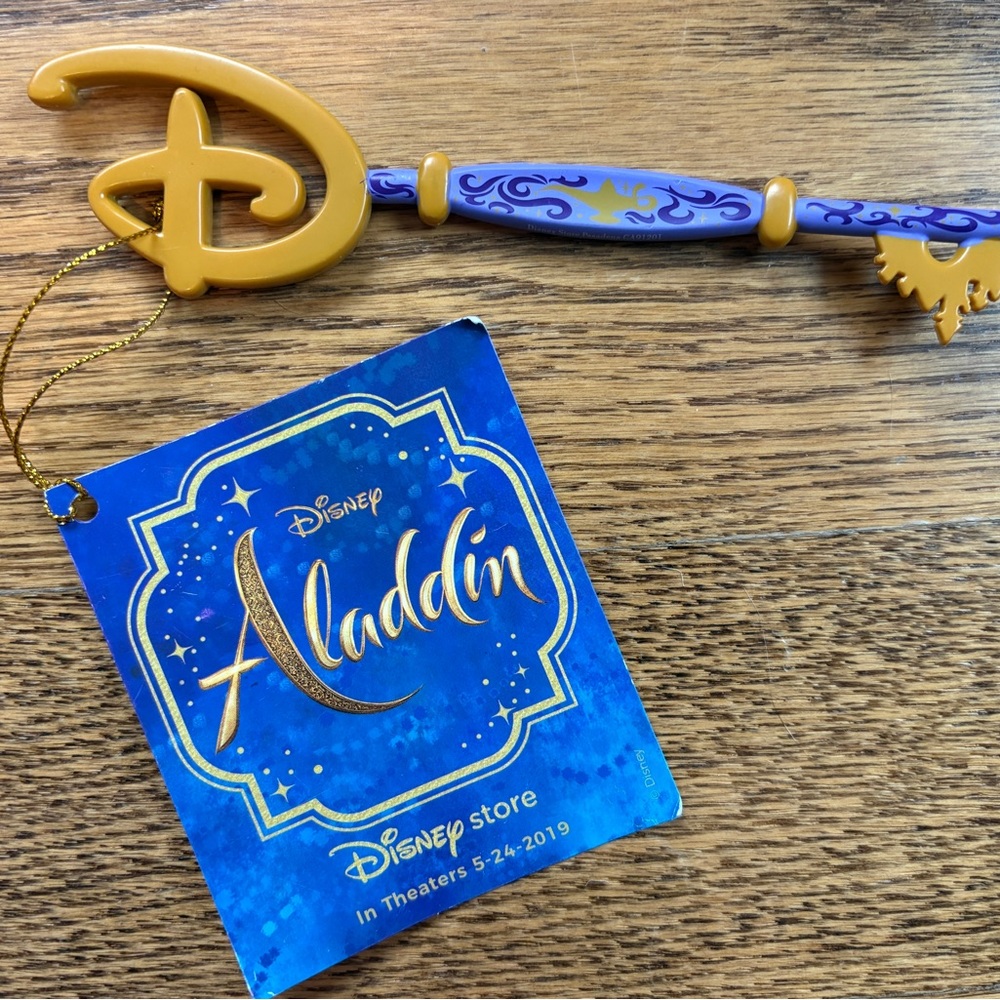 Disney Store Aladdin 2019 Collectible Key NWT (new with tags)